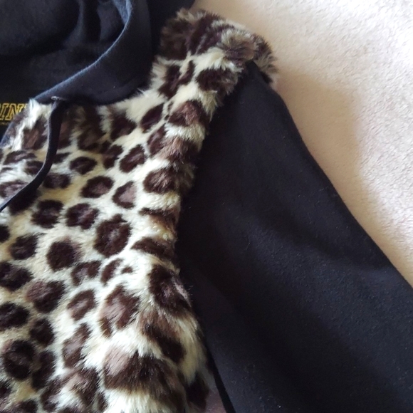 2012 PINK VS Leopard Faux Fur Full Zip Gold Foil Hooded Sweater - Picture 4 of 16